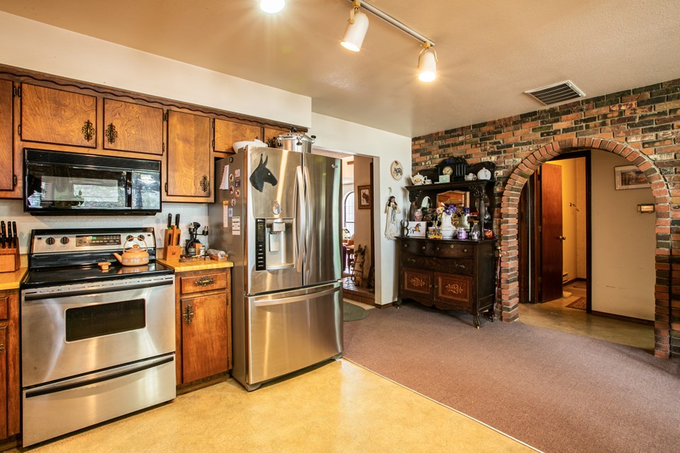 kitchen looking toward archway. behind the archway is a 3/4 bathroom, an office and a pantry/laundry room.